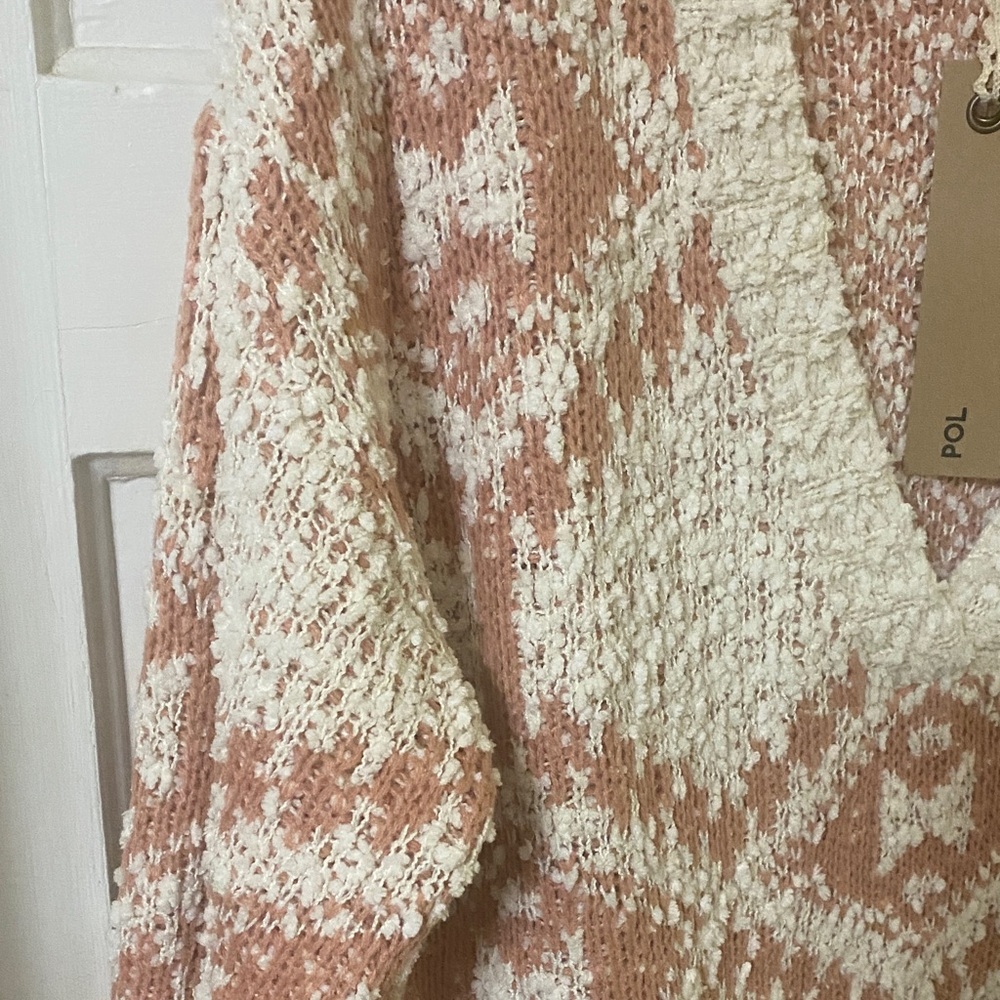 POL V-Neck Sweater - Cream and Peach Oversized will fit up to a large. - Picture 5 of 12